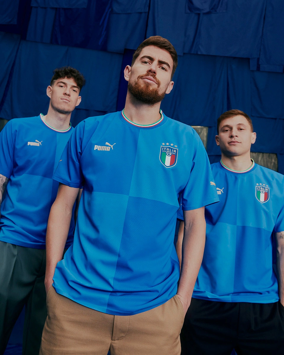 意甲球队公布了新的主场比赛球衣设计者是谁